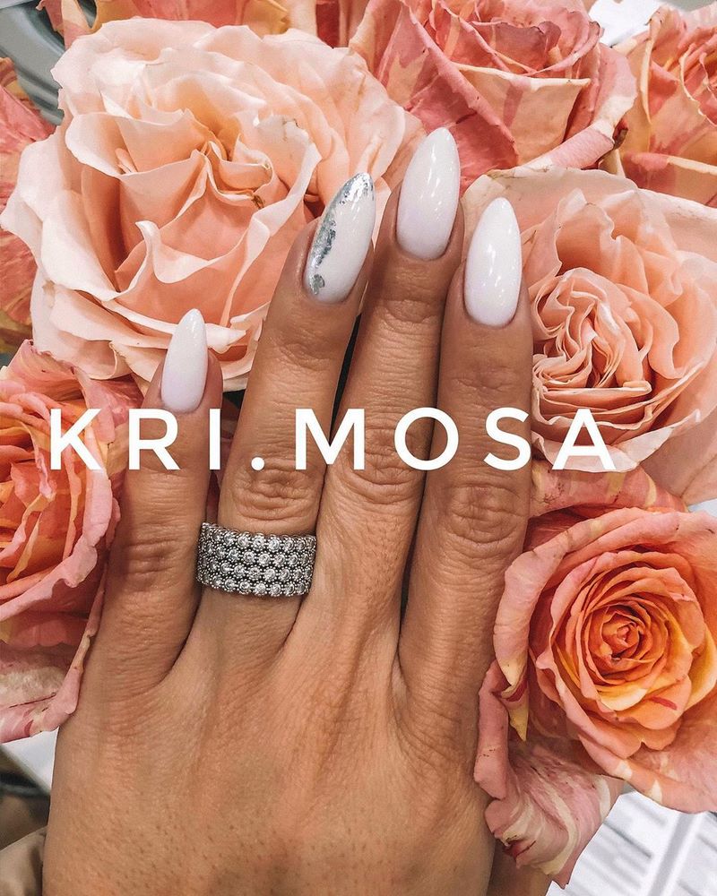 Сногсшибательный свадебный маникюр невесты 2026 – лучший дизайн в новых техниках!