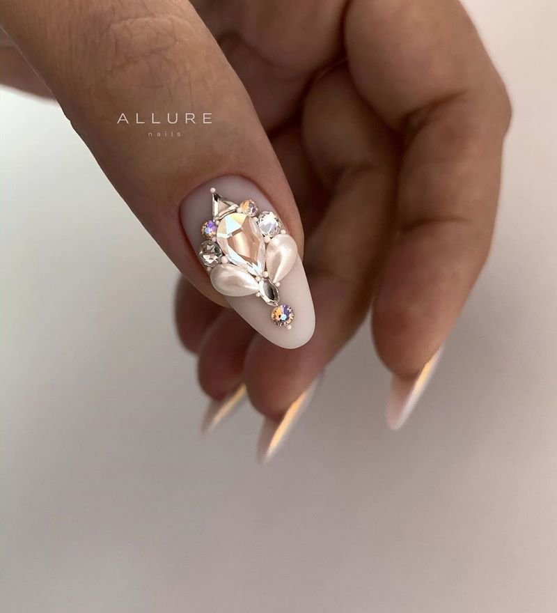 Сногсшибательный свадебный маникюр невесты 2026 – лучший дизайн в новых техниках!