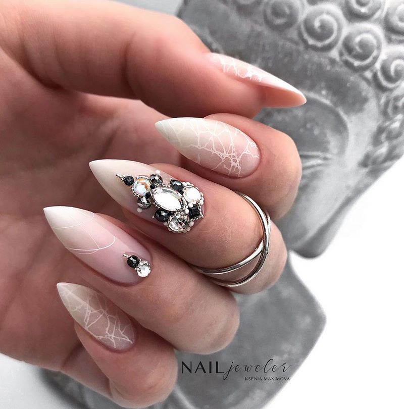 Сногсшибательный свадебный маникюр невесты 2026 – лучший дизайн в новых техниках!