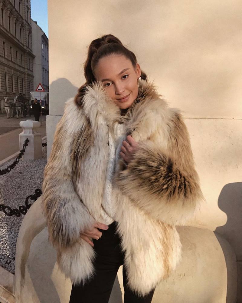 Трендовые шубы 2026 — модные луки на фото
