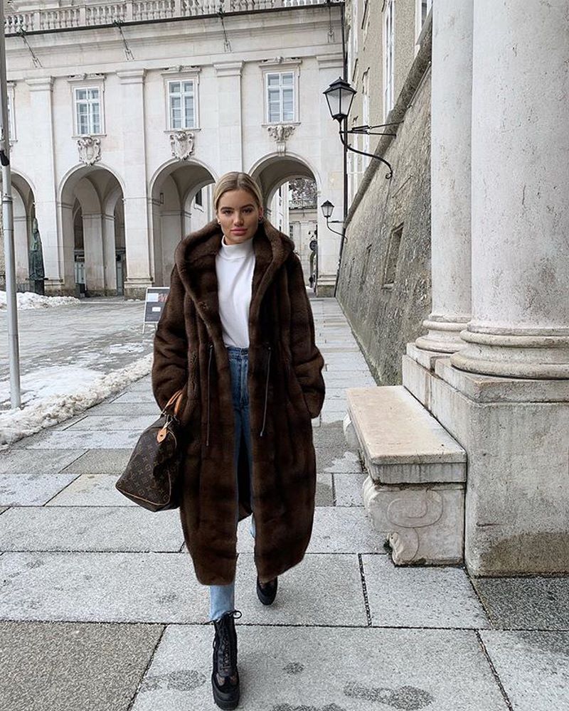Трендовые шубы 2026 — модные луки на фото
