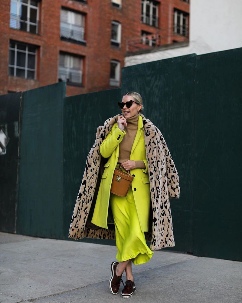 Трендовые шубы 2026 — модные луки на фото