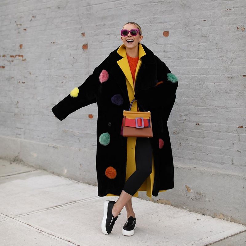 Трендовые шубы 2026 — модные луки на фото