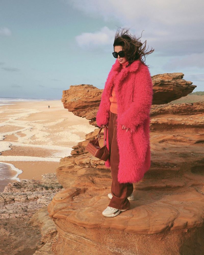 Трендовые шубы 2026 — модные луки на фото