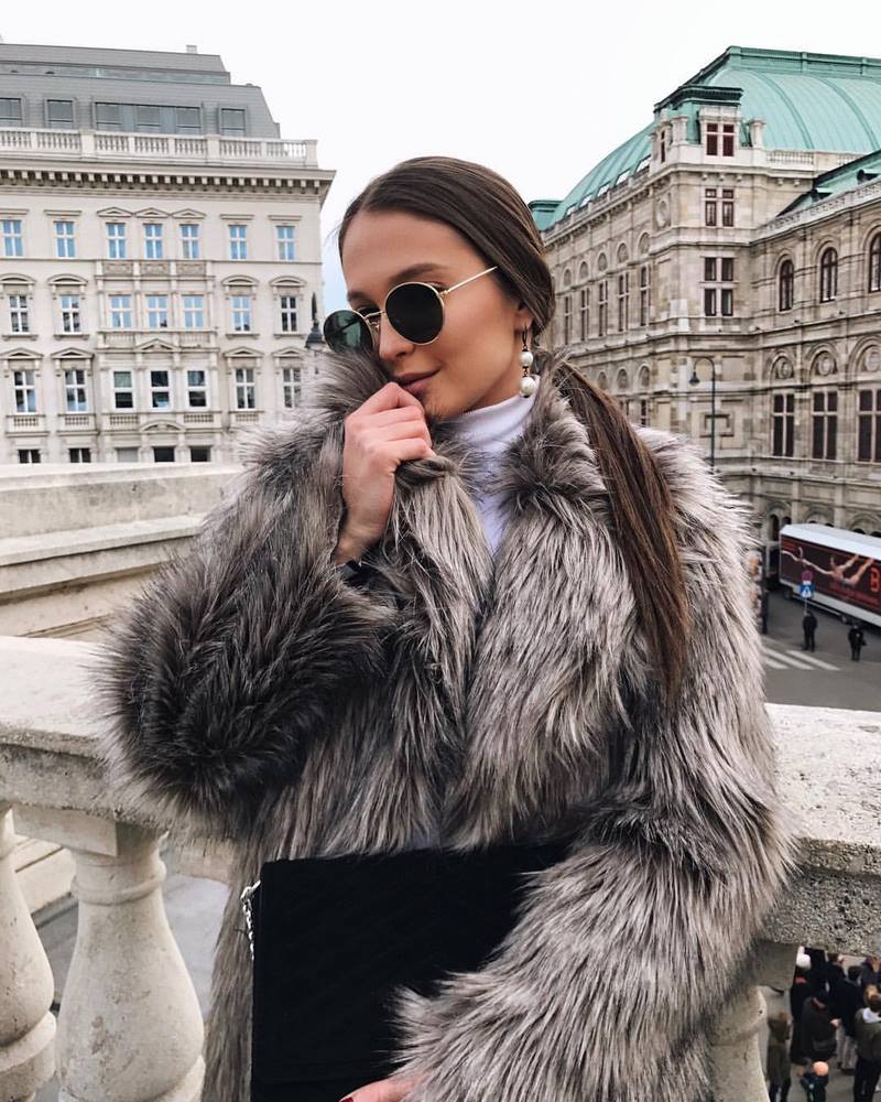 Трендовые шубы 2026 — модные луки на фото