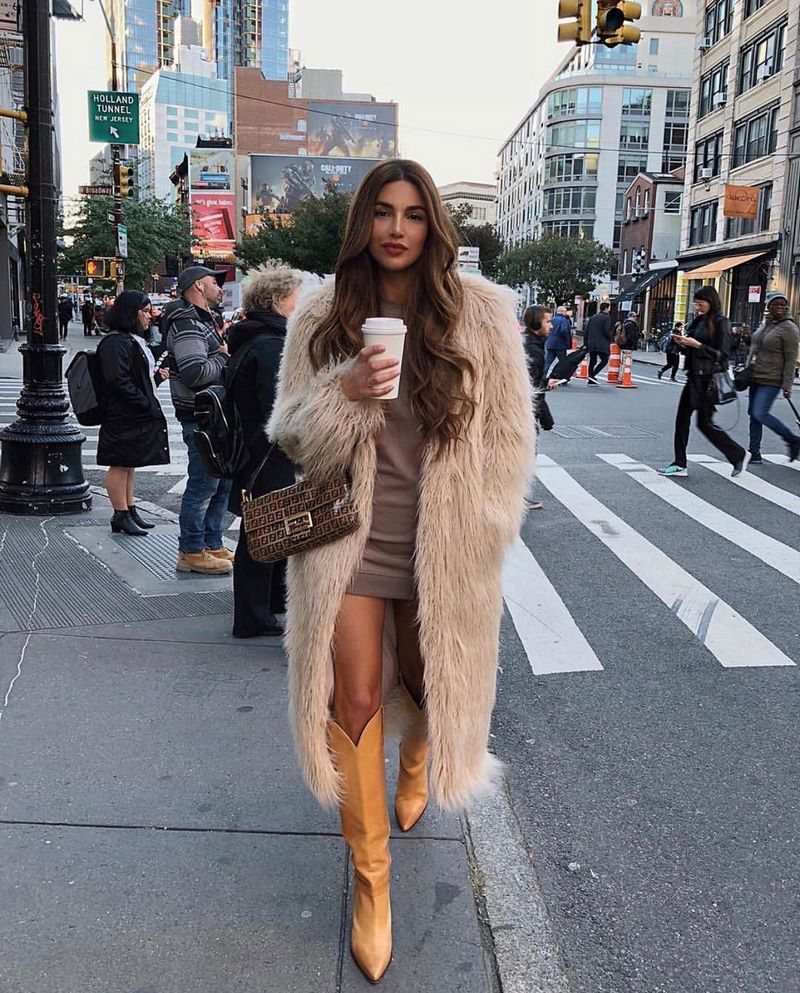 Трендовые шубы 2026 — модные луки на фото