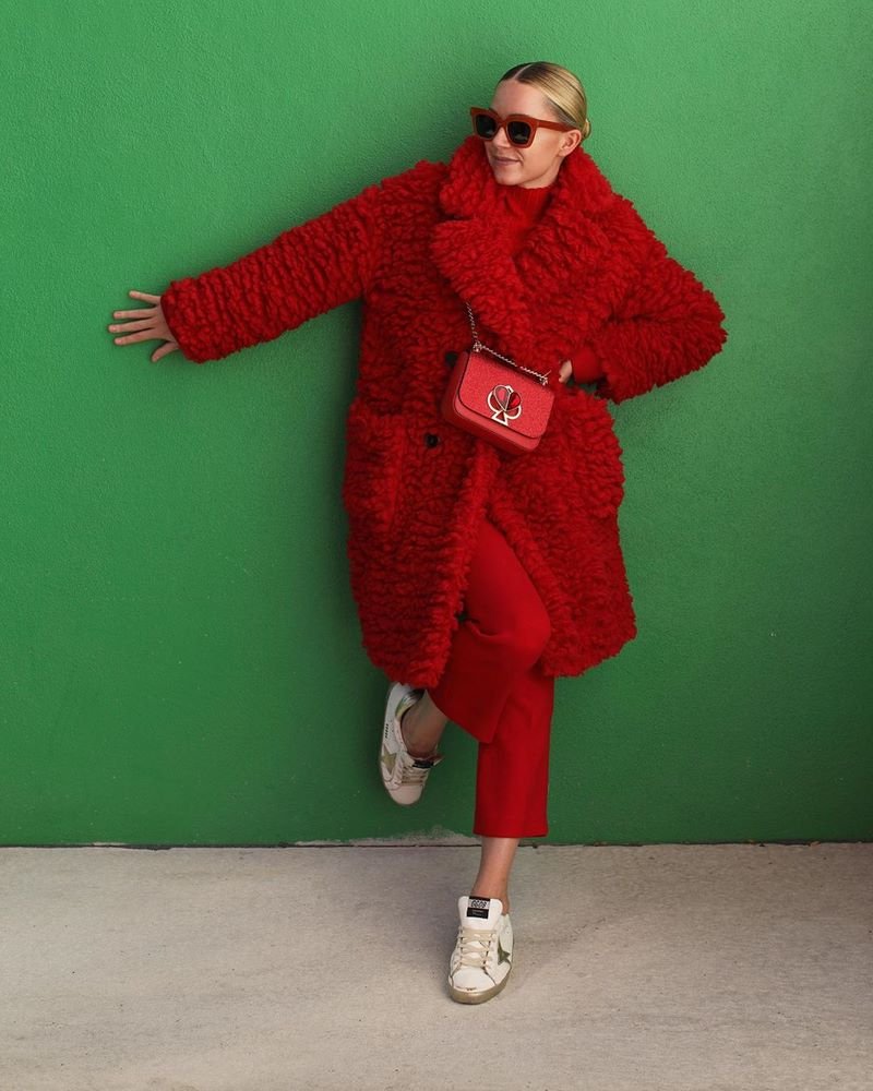 Трендовые шубы 2026 — модные луки на фото