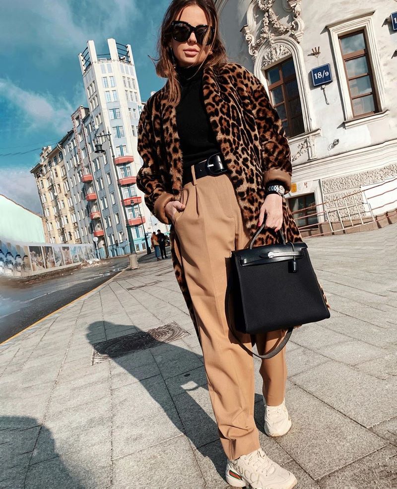 Трендовые шубы 2026 — модные луки на фото