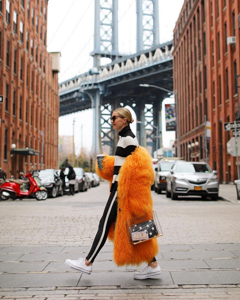 Трендовые шубы 2026 — модные луки на фото