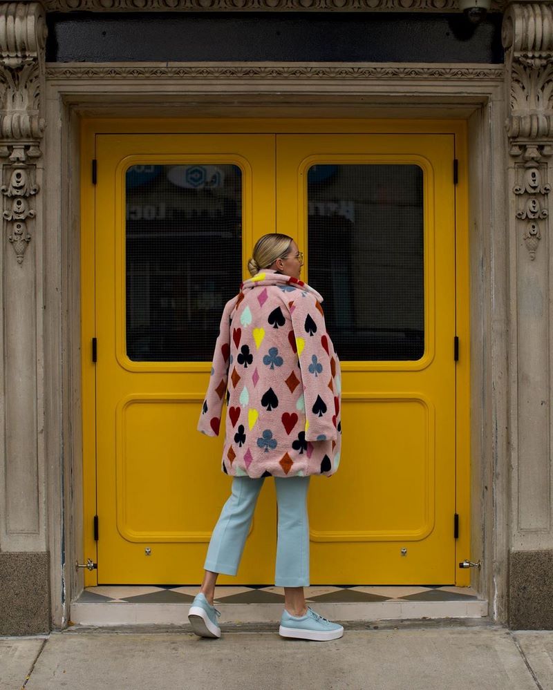 Трендовые шубы 2026 — модные луки на фото