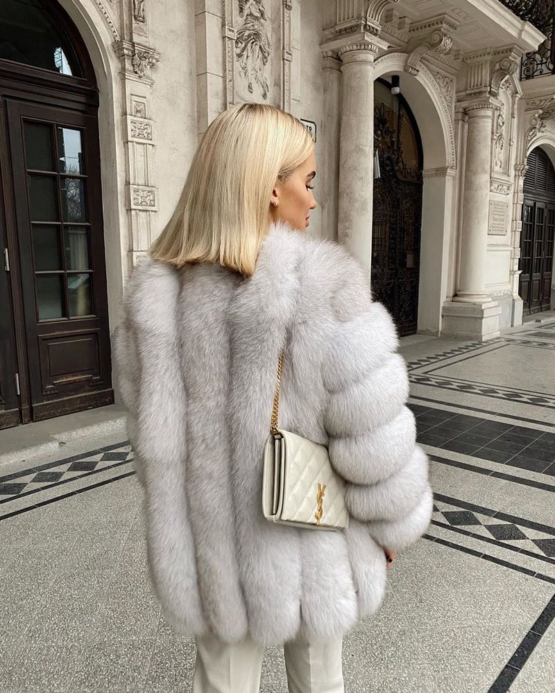 Трендовые шубы 2026 — модные луки на фото