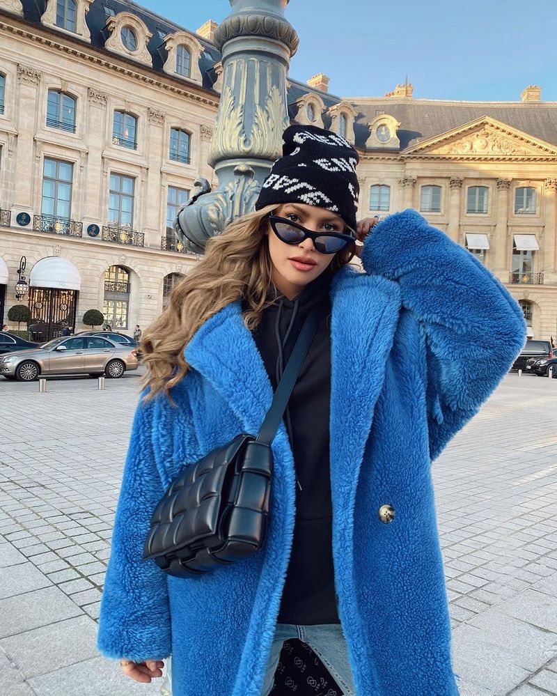 Трендовые шубы 2026 — модные луки на фото