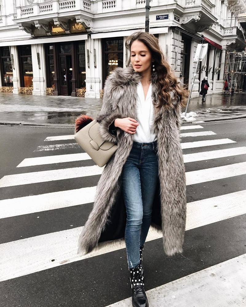 Трендовые шубы 2026 — модные луки на фото