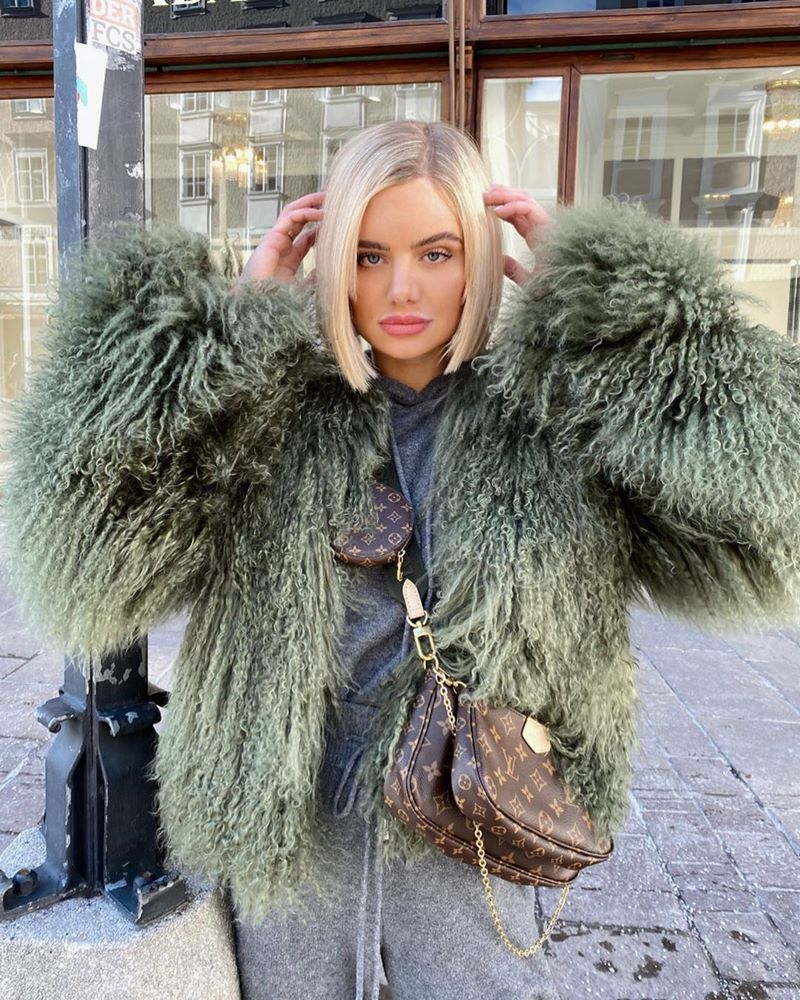 Трендовые шубы 2026 — модные луки на фото