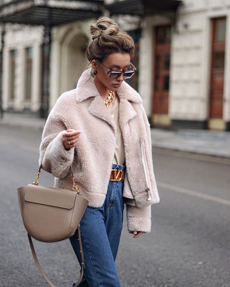 Трендовые шубы 2026 — модные луки на фото