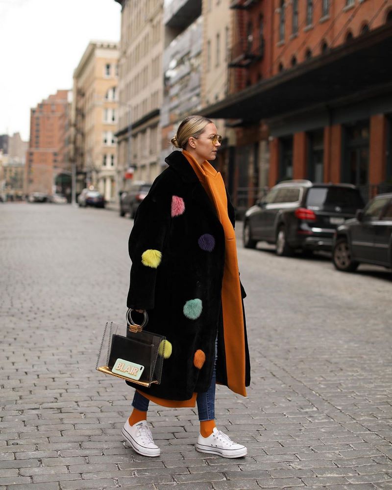 Трендовые шубы 2026 — модные луки на фото