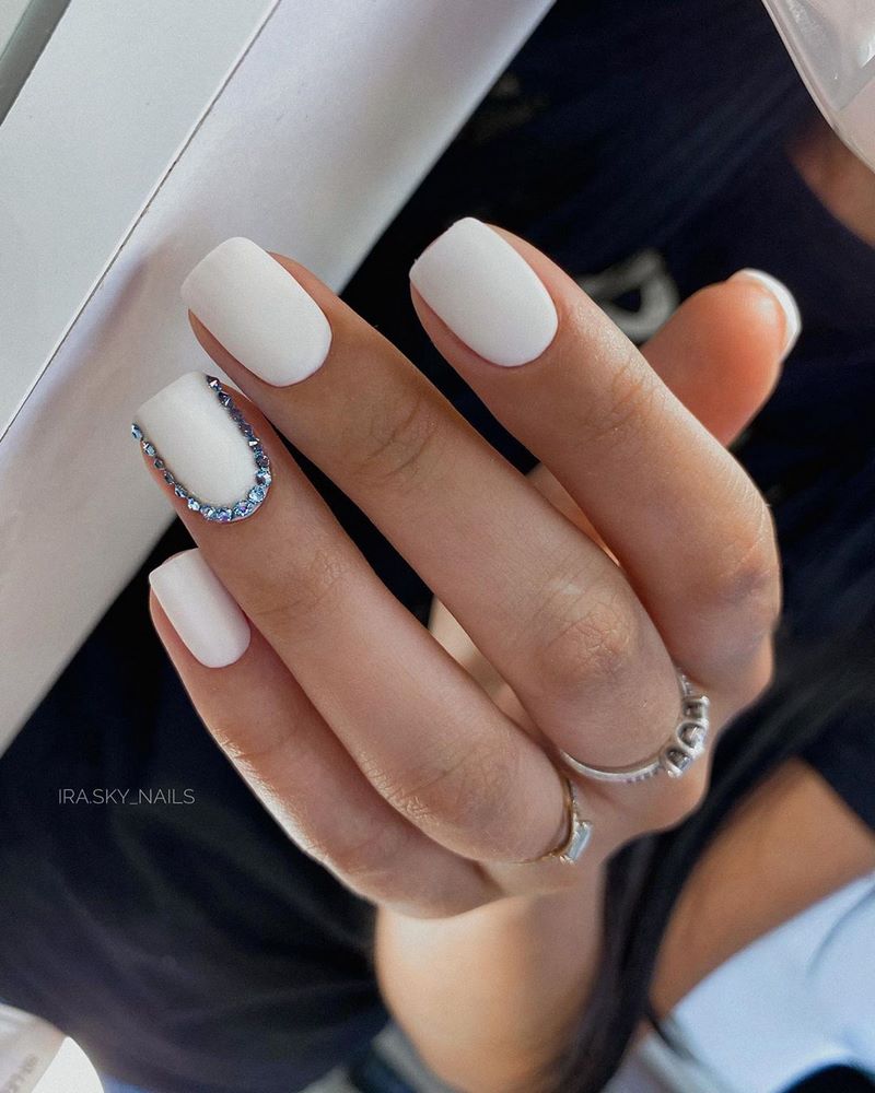 Молочный маникюр 2026 – нейл-хит нового сезона