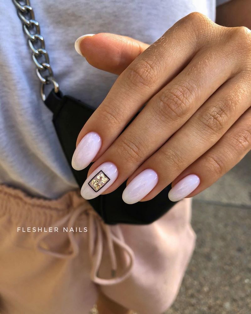 Молочный маникюр 2026 – нейл-хит нового сезона