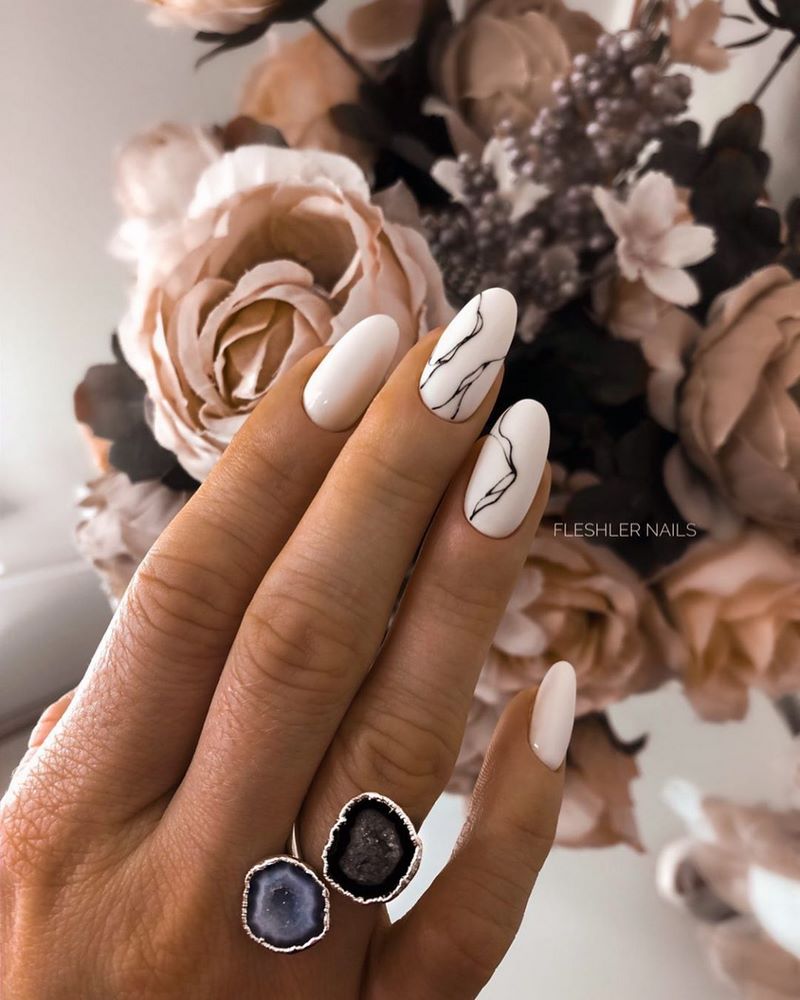 Молочный маникюр 2026 – нейл-хит нового сезона