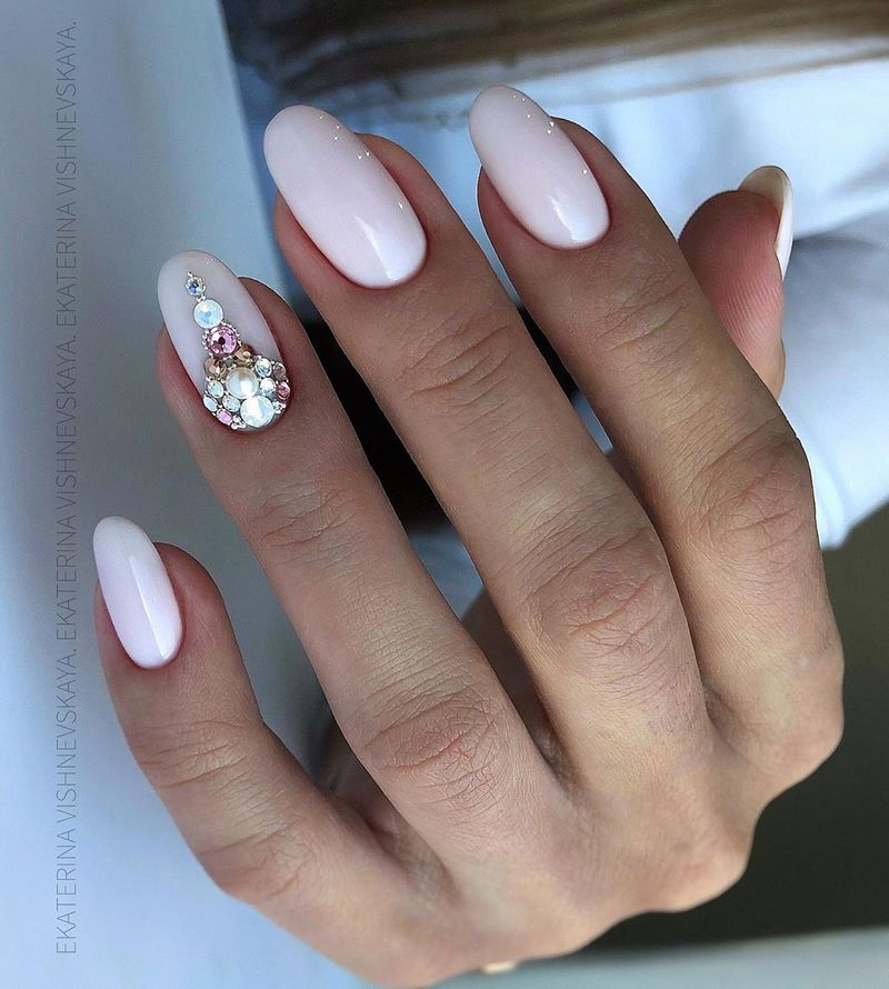 Молочный маникюр 2026 – нейл-хит нового сезона