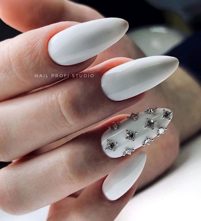 Молочный маникюр 2026 – нейл-хит нового сезона