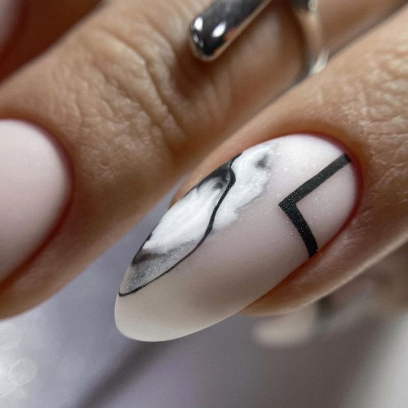 Молочный маникюр 2026 – нейл-хит нового сезона