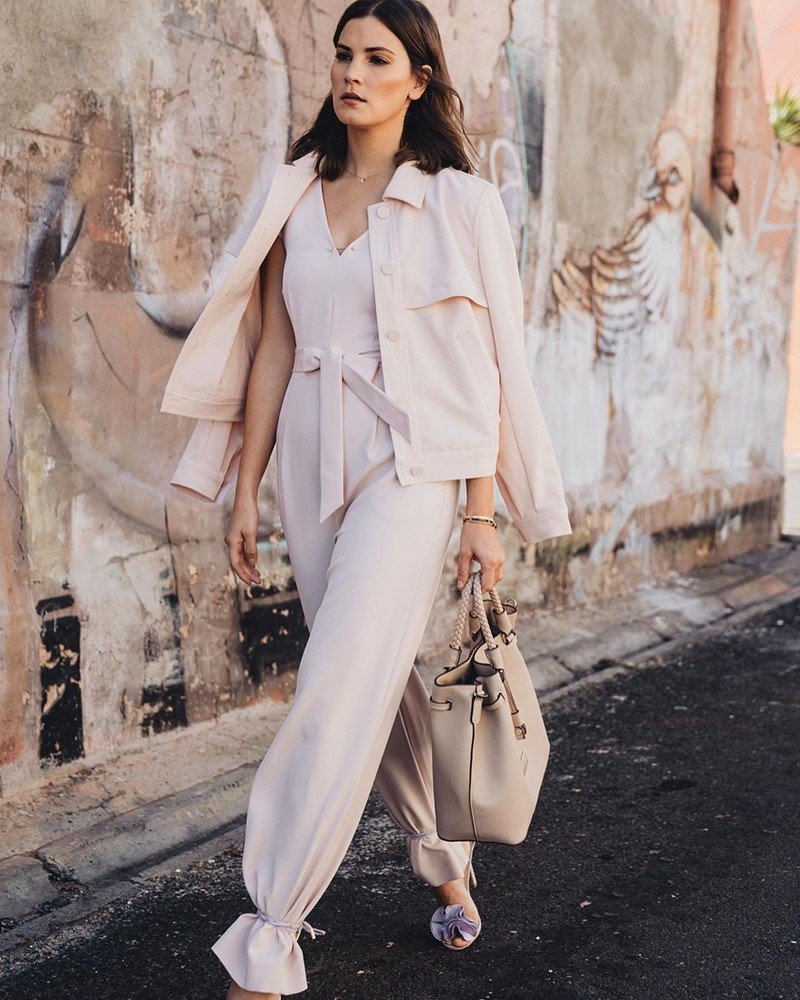 Модные брюки 2026 – фото, модные образы