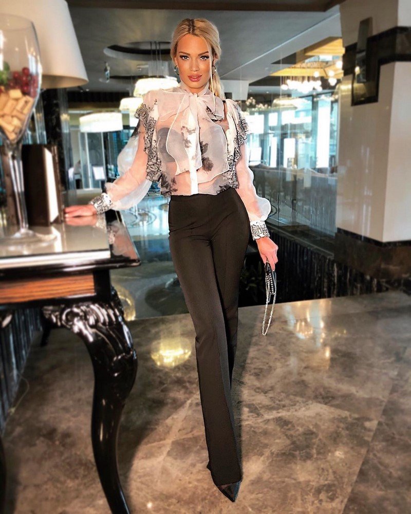 Модные брюки 2026 – фото, модные образы