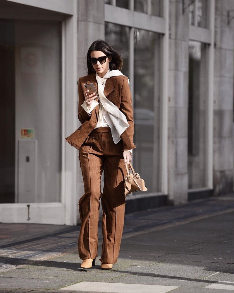 Модные брюки 2026 – фото, модные образы