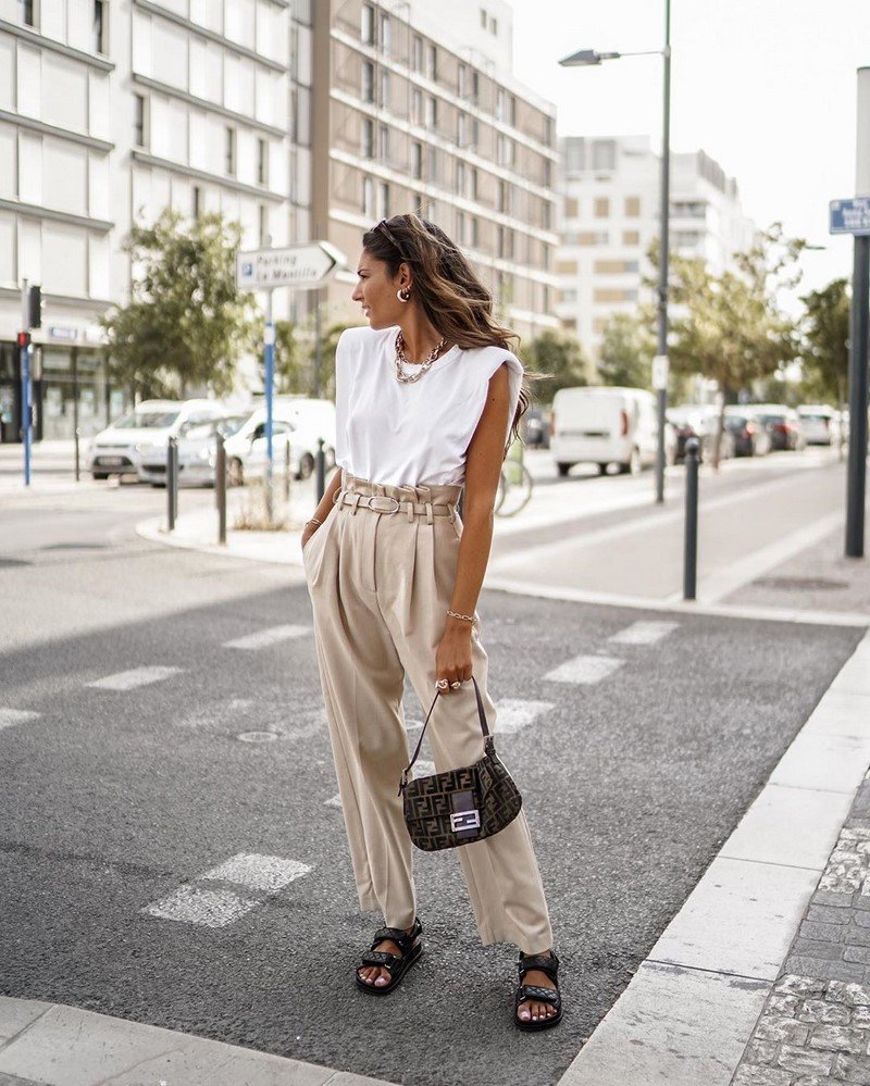 Модные брюки 2026 – фото, модные образы