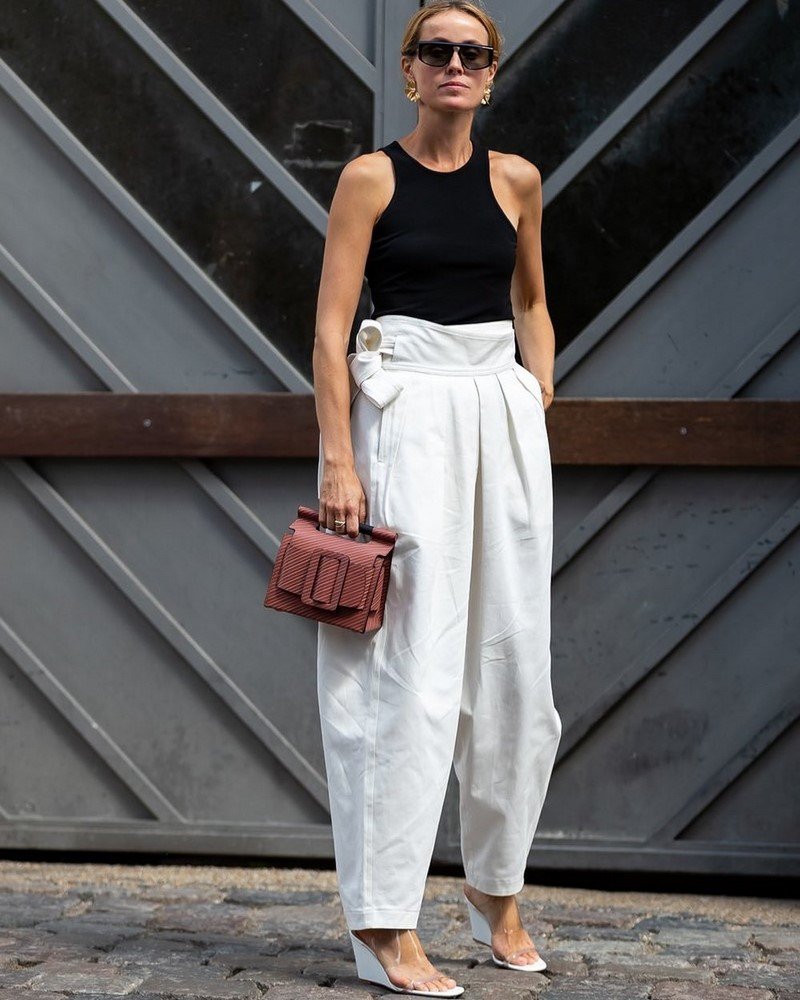 Модные брюки 2026 – фото, модные образы