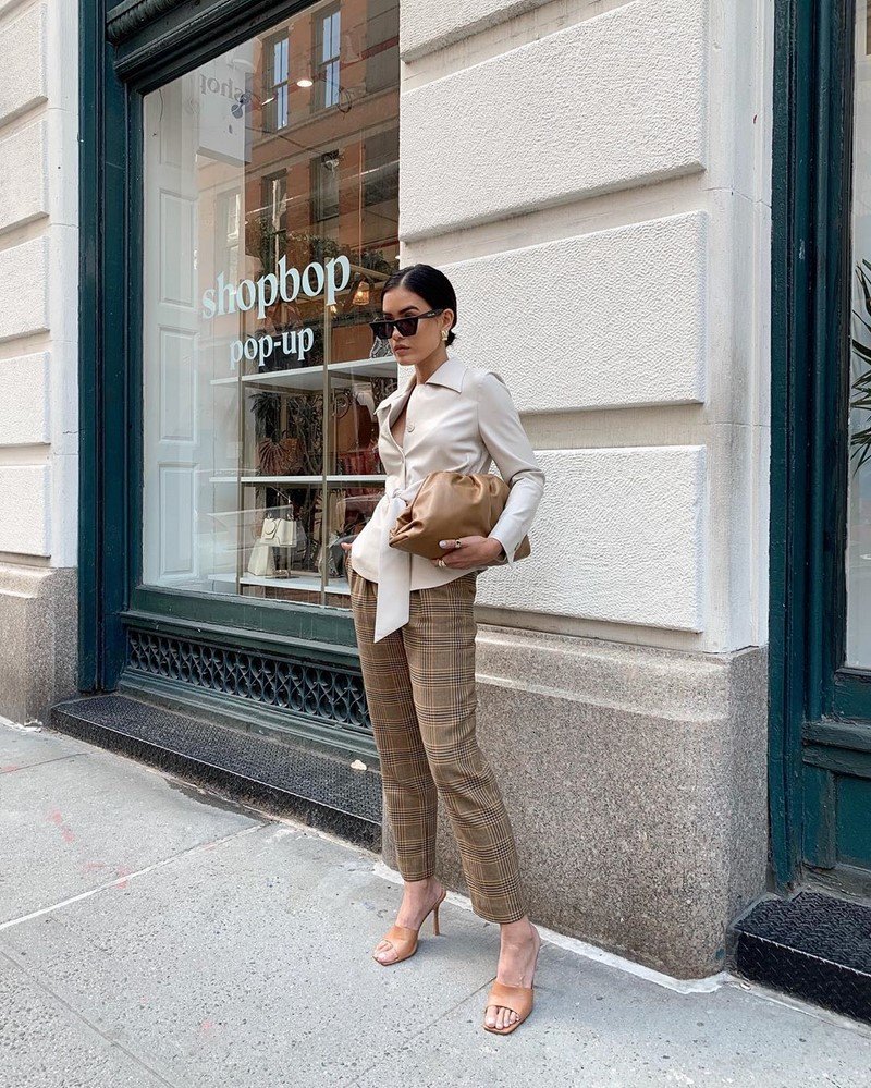 Модные брюки 2026 – фото, модные образы