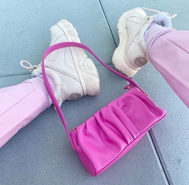 Модные женские кроссовки 2026. Трендовые и актуальные модели кроссовок для женщин