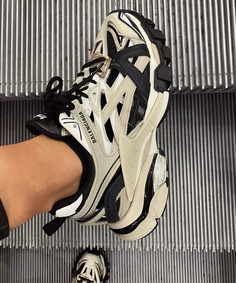 Модные женские кроссовки 2026. Трендовые и актуальные модели кроссовок для женщин