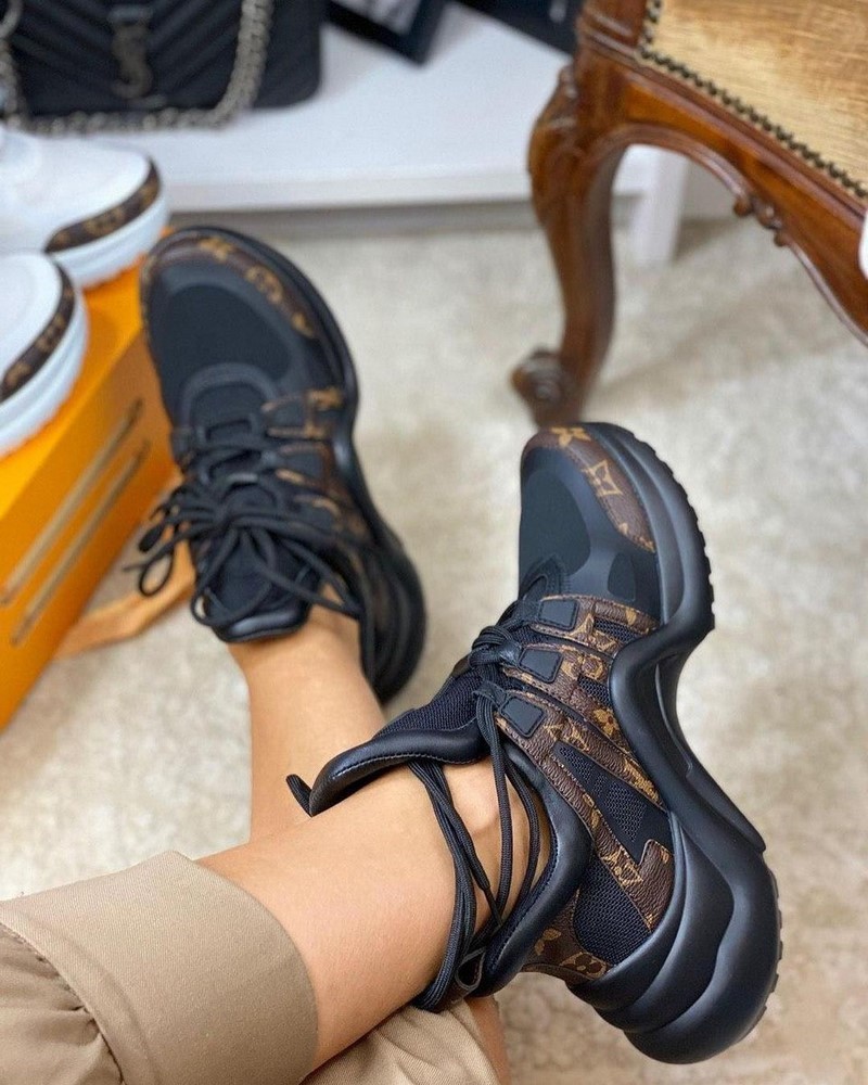 Модные женские кроссовки 2026. Трендовые и актуальные модели кроссовок для женщин