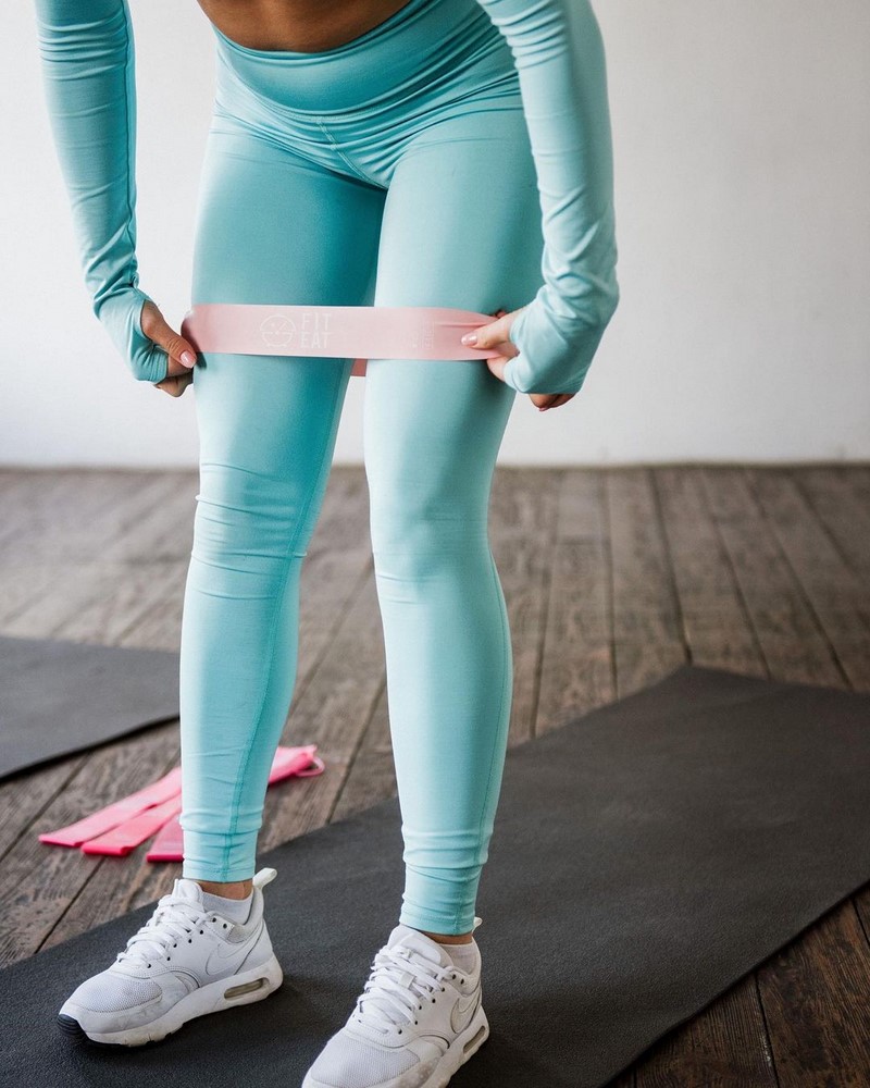 Эффективные тренировки с фитнес-резинкой на все тело. Как правильно выбрать фитнес-резинку?