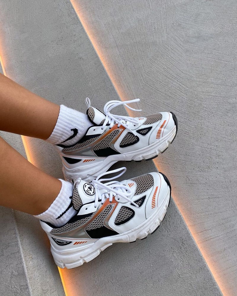 Модные женские кроссовки 2026. Трендовые и актуальные модели кроссовок для женщин