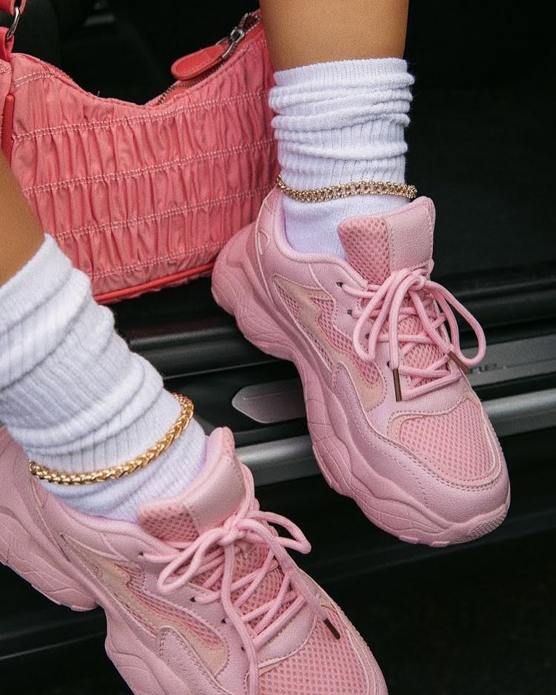 Модные женские кроссовки 2026. Трендовые и актуальные модели кроссовок для женщин