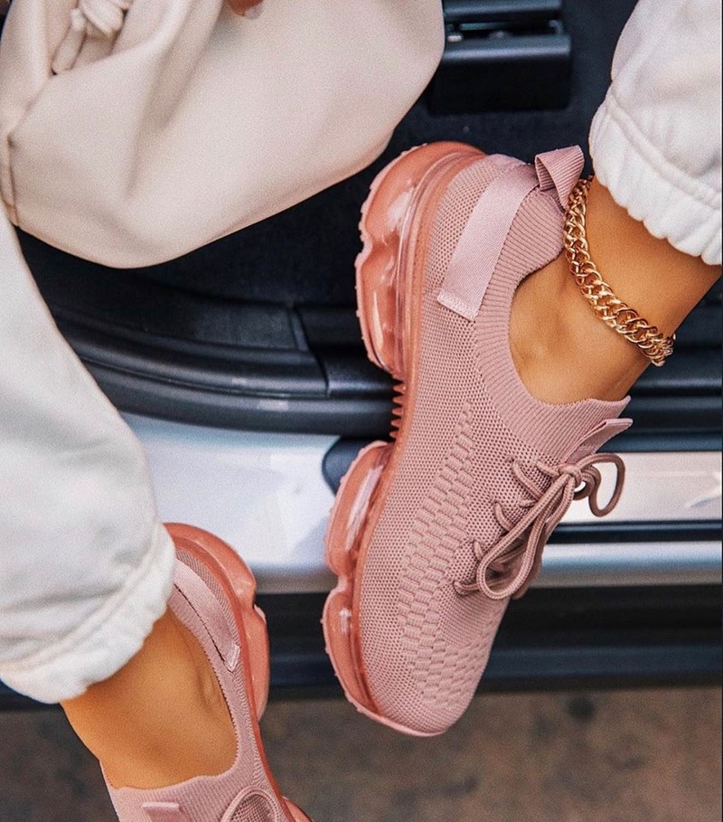 Модные женские кроссовки 2026. Трендовые и актуальные модели кроссовок для женщин