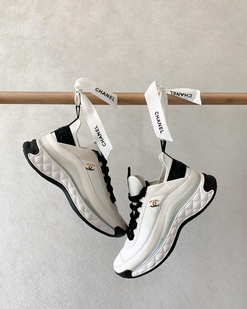 Модные женские кроссовки 2026. Трендовые и актуальные модели кроссовок для женщин