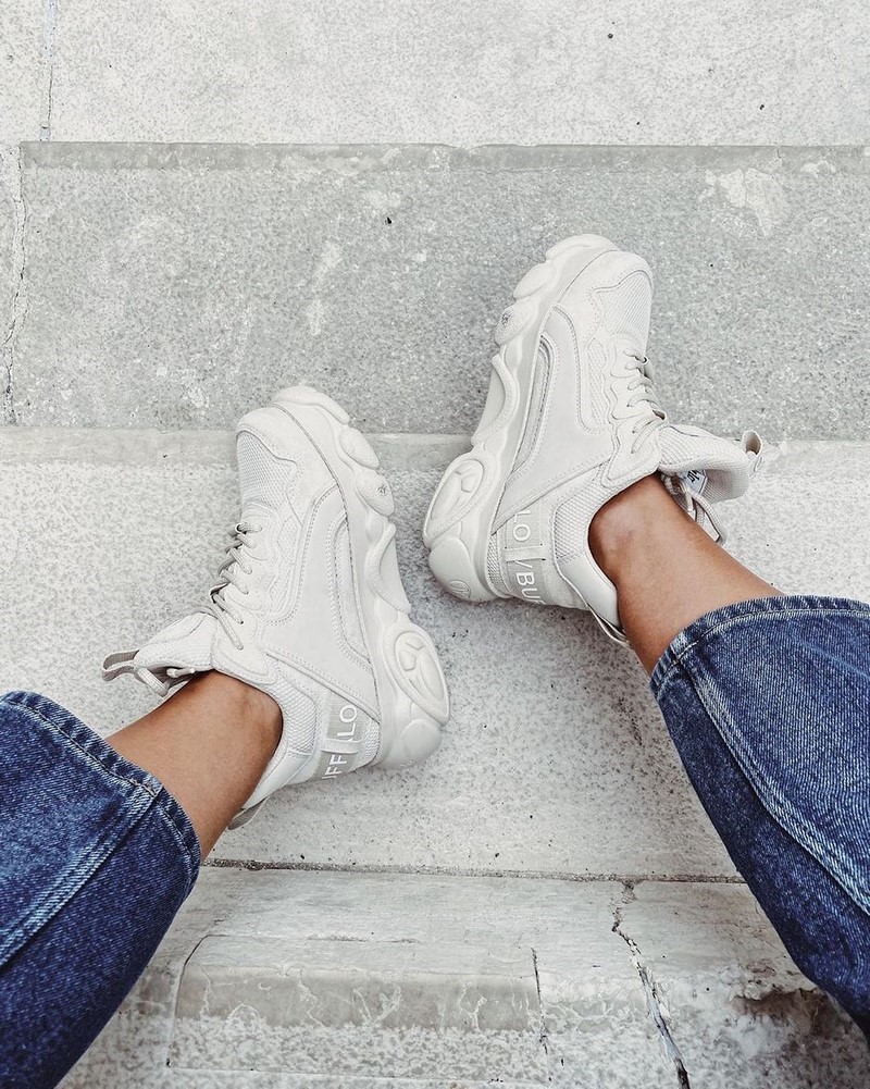 Модные женские кроссовки 2026. Трендовые и актуальные модели кроссовок для женщин