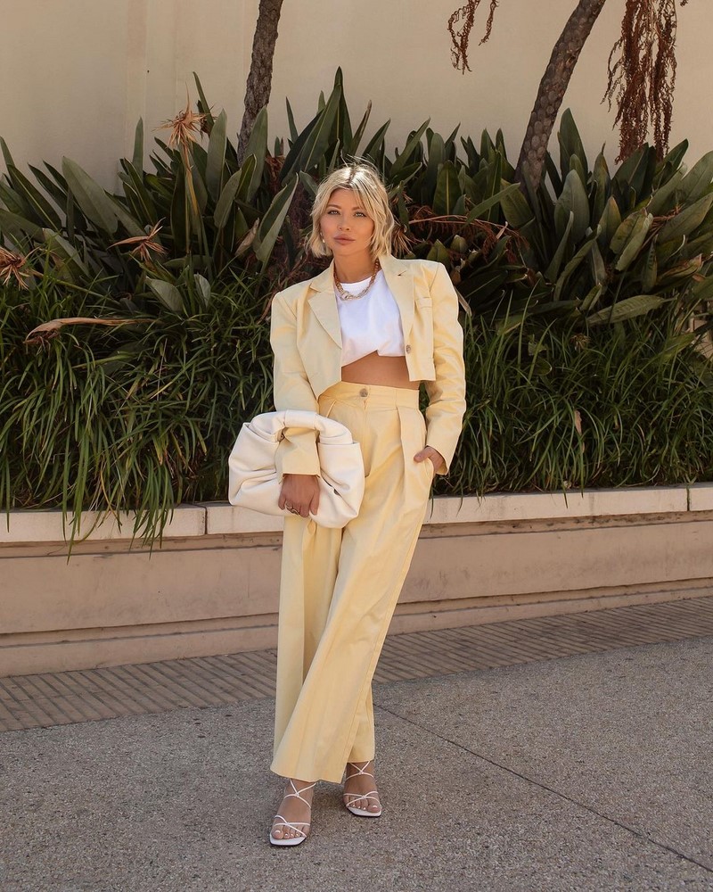 Изумительные брюки весна-лето 2026: топ-10 трендов, новые и свежие образы с брюками