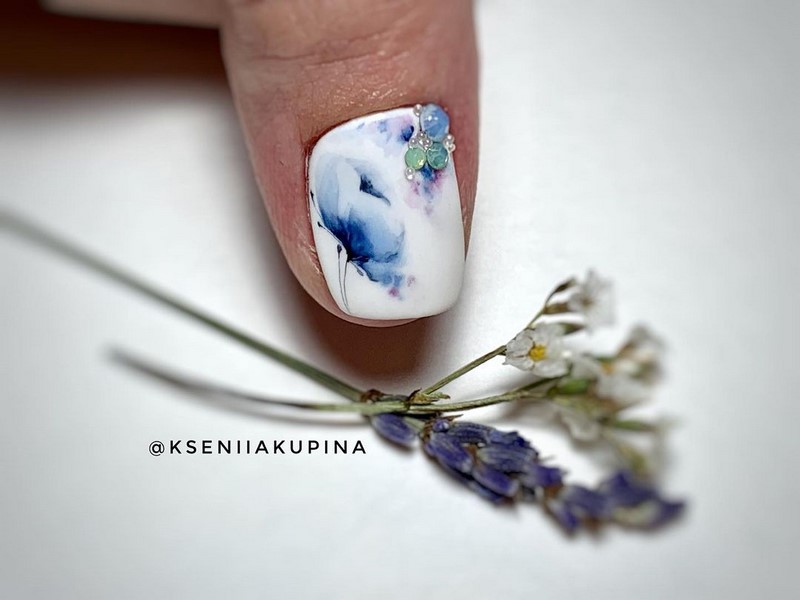 Цветочный маникюр 2026: фото, идеи маникюра с цветами