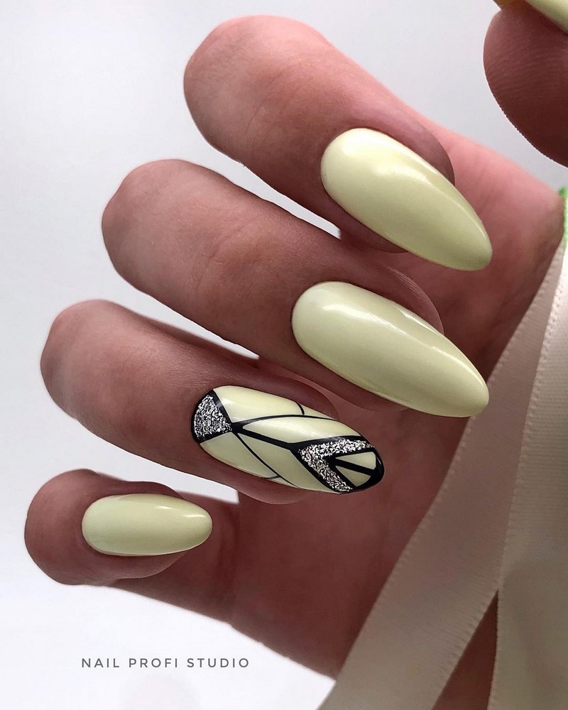 Модный маникюр весна 2026 — тренды, идеи, новинки на фото