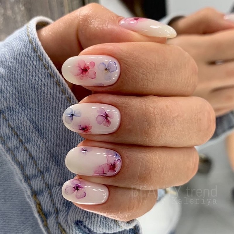 Цветочный маникюр 2026: фото, идеи маникюра с цветами