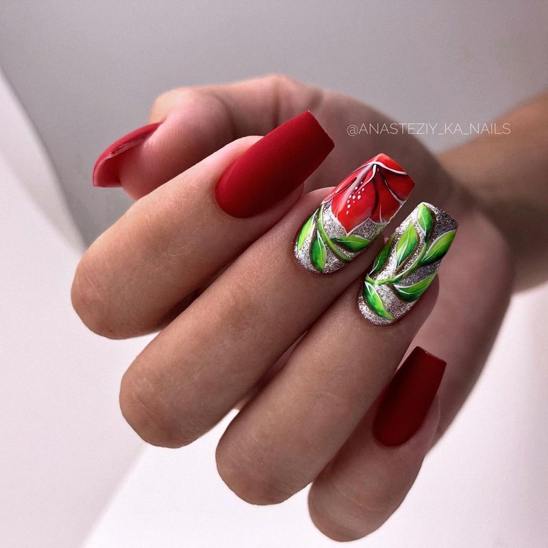 Цветочный маникюр 2026: фото, идеи маникюра с цветами