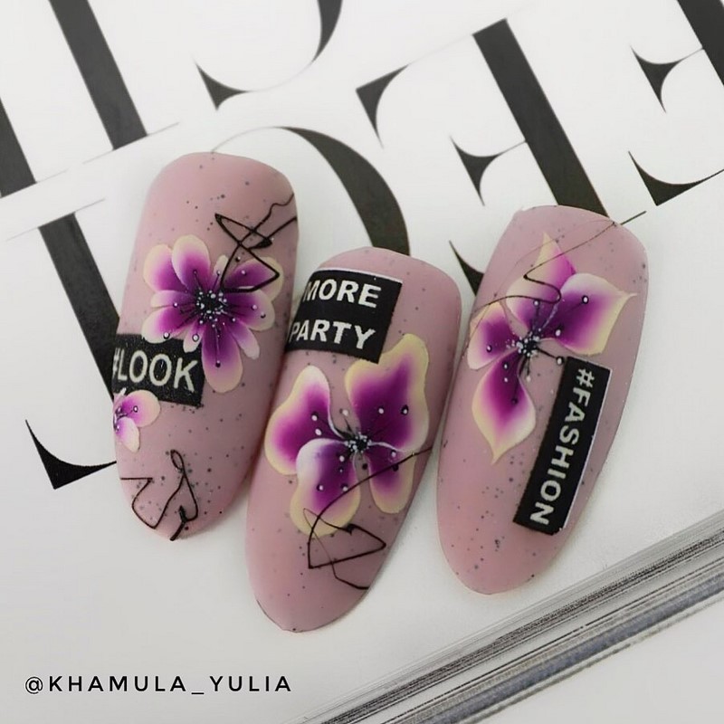 Цветочный маникюр 2026: фото, идеи маникюра с цветами