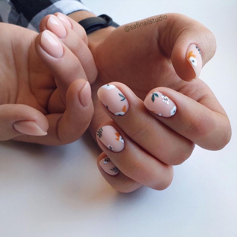 Цветочный маникюр 2026: фото, идеи маникюра с цветами