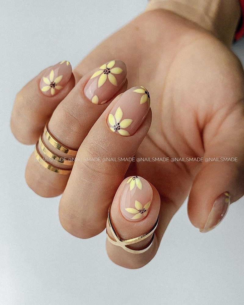 Цветочный маникюр 2026: фото, идеи маникюра с цветами