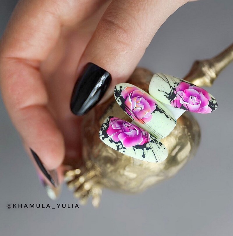 Цветочный маникюр 2026: фото, идеи маникюра с цветами